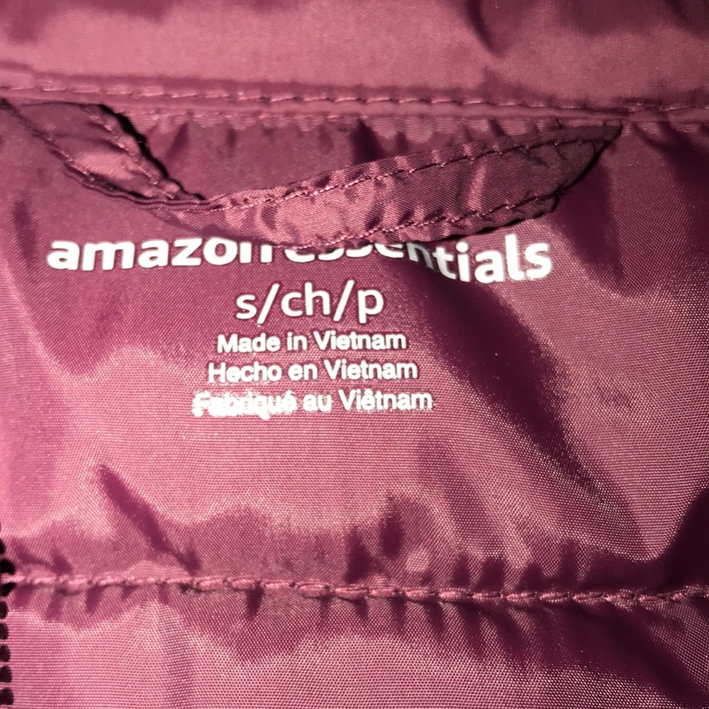 Amazon Essentials Burgundy Women’s Lightweight Water Resistant Puffer S. NWOT - Picture 3 of 5